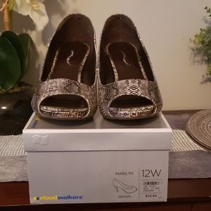 Avenue Woman Size 12W Snake Open Toe Heels
